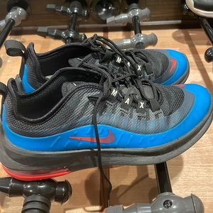 nike max boy kid size 5